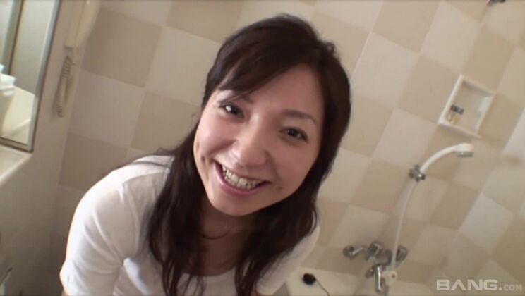 Enticing brunette oriental airi in blowjob video