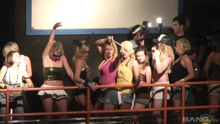 Admirable fair-haired slut having an incredible amateur fucking