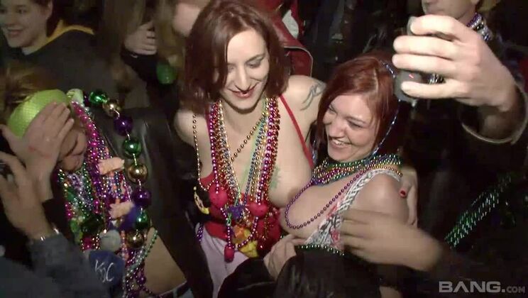 Juicy blond gal in amateur porn outside