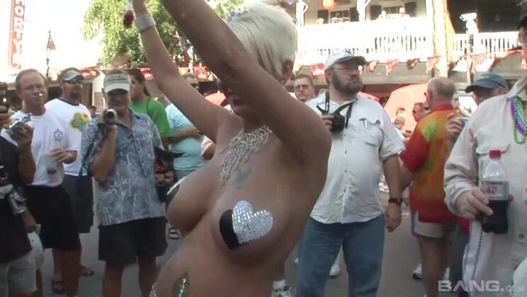 Supreme girl on real homemade porn video outside