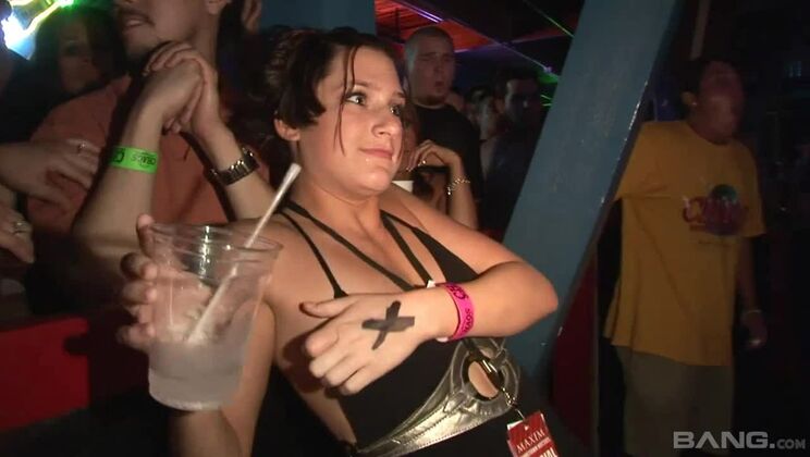 Attractive dusky bitch in great amateur porn