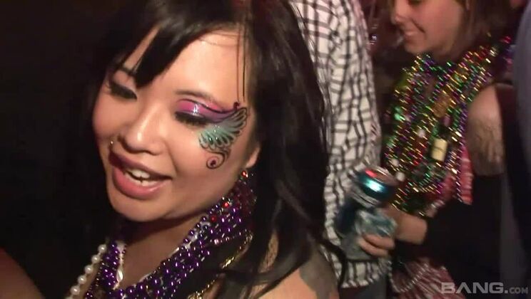 Stunning towheaded oriental huzzy performin in amazing amateur sex video out-of-doors