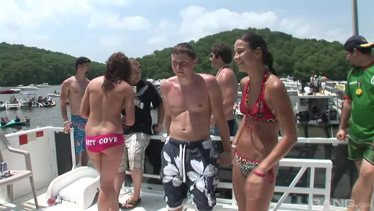 Beautiful dusky harlot in real amateur porn video