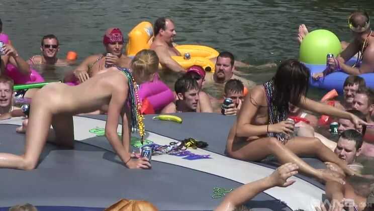 Ambrosial brunette hussy having an amateur fun times out-of-doors