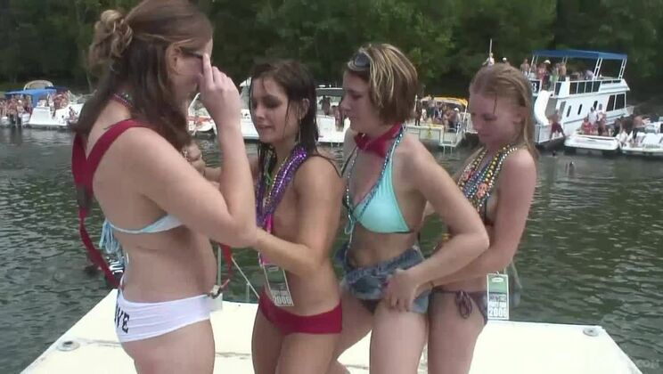 Spicy brunette tart having an incredible amateur fucking in outdoor