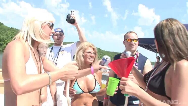 Incredible platinum huzzy in real amateur porn video in the open