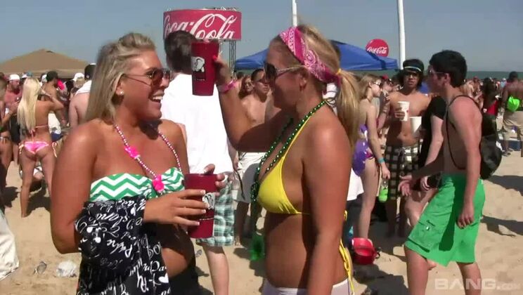 Mellow dusky female in hot amateur sex video outside