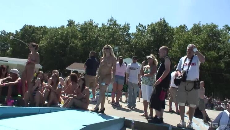 Admirable dusky hussy in private amateur XXX video out of the house