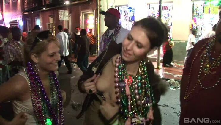 Charming dusky bitch in amateur porn in outdoor