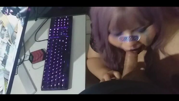 Gamer Egirl playing Valorant - IvyAdventure