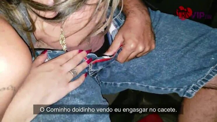 Cristina Almeida in the parking lot of the roast chicken fernão dias, receiving a Christmas present, the bastard eats without a condom and enjoys inside her pussy in front of the tame horn who films and is cursed by her