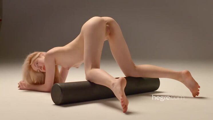 Margot's Nude Workout