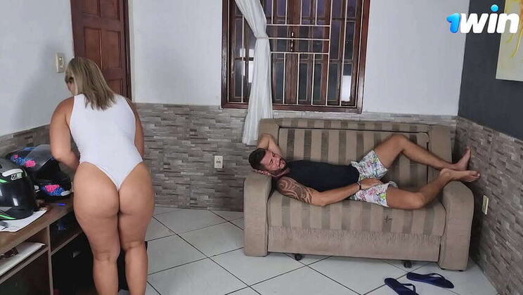 Mari, the Latina MILF, faked cleaning her neighbor's house to show off her perfect ass!