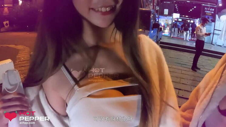 Asian longlags girl blowjob in Taichung City car