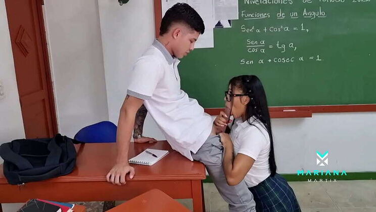 Two Colombian Pupils Caught in Classroom X-Rated Act - Mariana Martix & Danner Mendez