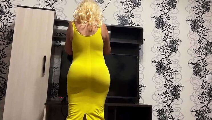 Amateur Step-Mom with Curvy Backside Turns on Anal Play