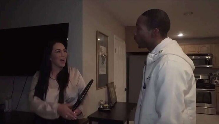 Queen Rogue: Hardcore Latina in Interracial Encounter with Big Dick