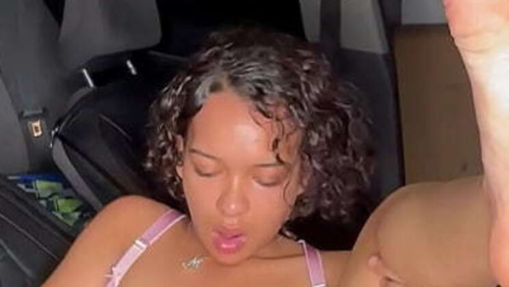 Ebony Teen Masturbates in Car
