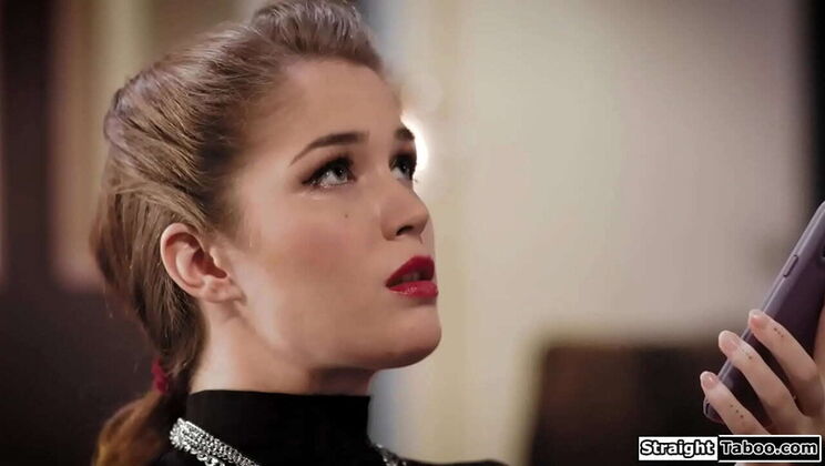 Lesbian Lovers Candice Dare & Evelyn Claire Share Intimate 69 Pussy Licking Session