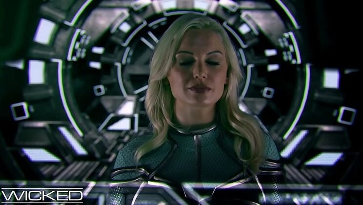 Captain Marvel Cosplay Fucked Hard by 2 Skrulls in MMF Threesome