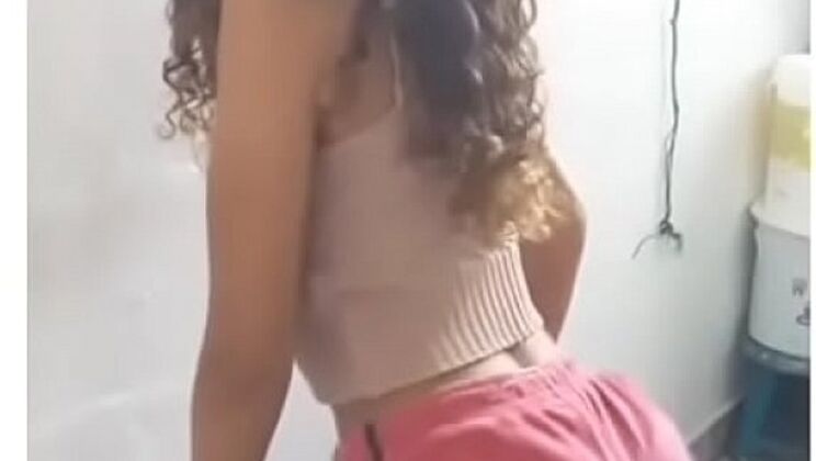 Hot Latina Teen Twerking Her Ass in Non-Nude Brazilian Video