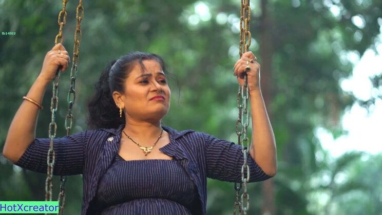 Desi Bhabhi Cheats on Husband with His Friend - Hot Indian Amateur Fuck