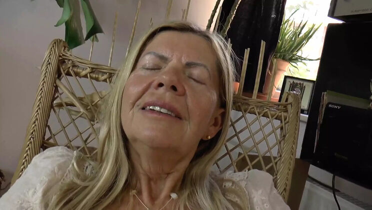 German Amateur Fucks Slutty Cougar with Hairy Pussy - Hardcore Blowjob & Cumshot