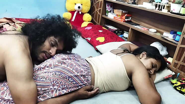Mallu Couple Hot Bedroom Sex in Skirt and Shimmy, Desi Wife Ass Licking and Fucking