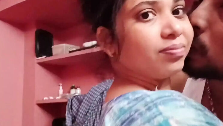 First Time Hot Indian Couple - Apple Porn in Mumbai Romance