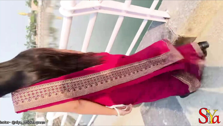 Desi Bhabhi Siya Fucks Fan Boy in Park - Hindi Audio, Blowjob & Creampie