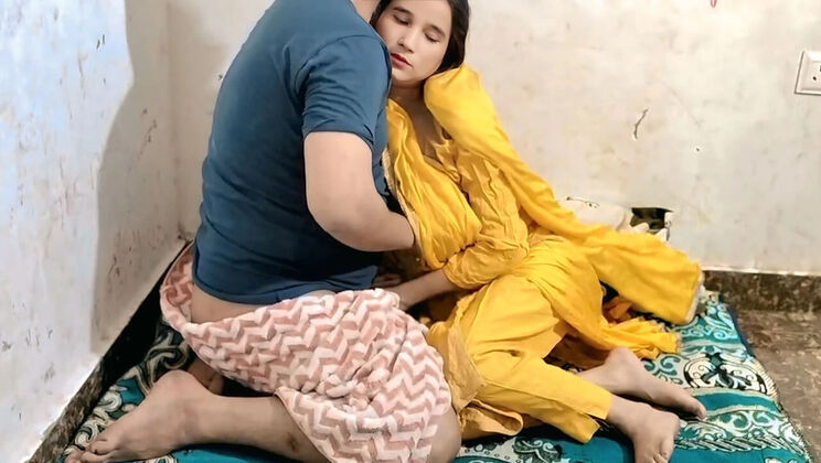 Desi Aunty Gets Hardcore Pussy Licking on Eid - Rough Sex with Naasrin Khan