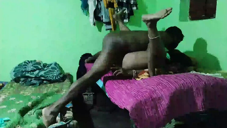 Desi Aunty Fucked Hard At Night By Young Man - Hindi Sex Video