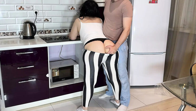 Stepmom Shows Off Her Huge Ass and Sucks StepSon's Cock - Homemade Anal & Blowjob