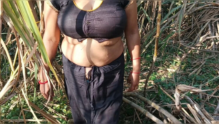 Desi Hot Mummy Fucked Hard in Sugarcane Field - Big Tits Indian Sex