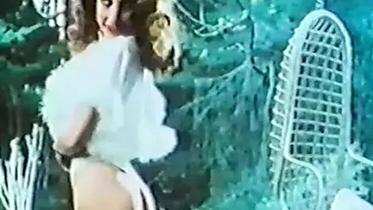 Brooke West & Lisa Thatcher in Vintage Italian Hardcore - Never So Deep (1981)