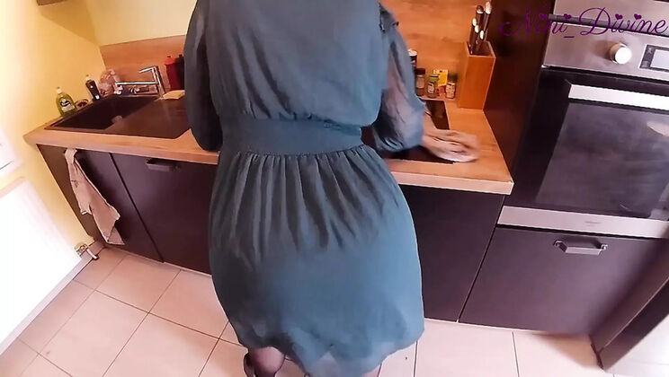 Amateur MILF Nini Divine Pulls Down Big Panties for Kitchen Doggy Style Fuck