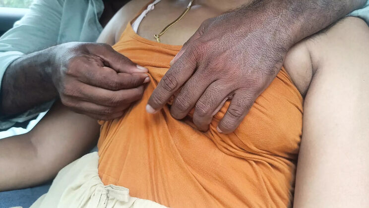 Hot Married Indian Aunty Fucks Boss in Car - Tamil Homemade Sex