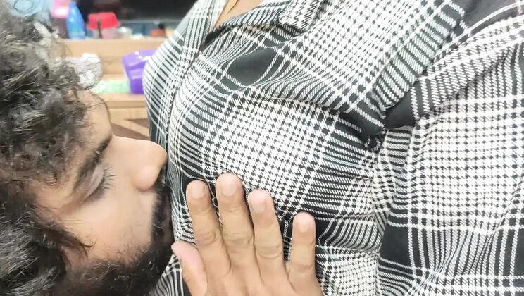 Vaigavarun45 Mallu Couple Hot Boobs Sucking - Shirt Open Desi Housewife Seduction