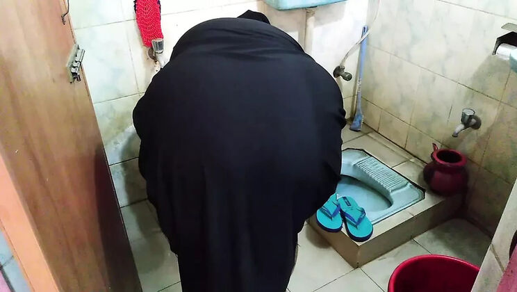 Indian Muslim Aunty Gets Anal Fucked By Neighbor While Washing Clothes In Bathroom