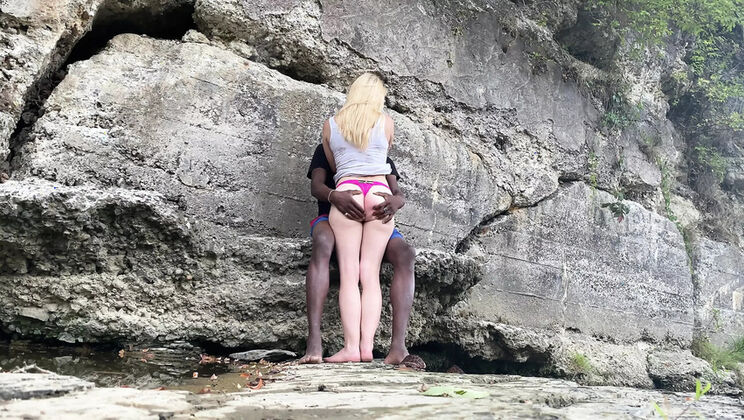 Tiny White Slut Bounces on Huge BBC Outdoor Blowjob