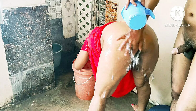 Desi Mommy Fucked Hard By Boy In Bathroom - Indian Aunty Doggy Style & Cumshot