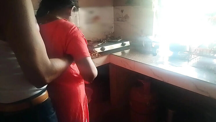 Mallu Wife Rubs Husband's Cock and Squirts Milk in Homemade Indian Sex