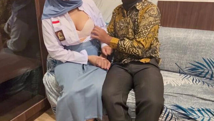 Hot Indonesian Teacher Fucks Student - Clarelia & Jamsen in Viral Homemade Sex