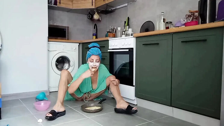 Russian Mom Cooks Breakfast With Pussy Eggs In Kitchen