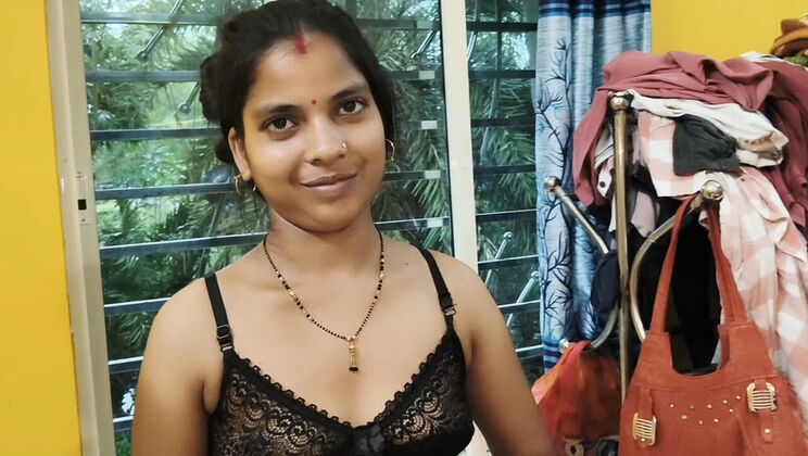 Indian Couple First Night Honeymoon Fuck - Newly Married Girlfriend Boyfriend Hot Sex Video