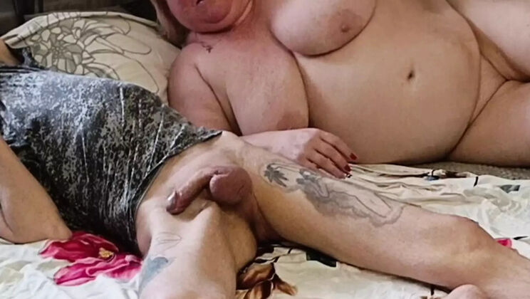 Girlfriend Deep Throat Swallows Cum - Zona901 MILF Blowjob