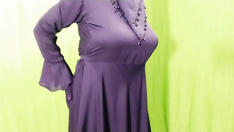 Desi Queen1 Hot Hijabi Indian Housewife Blowjob and Hardcore Fuck in Office