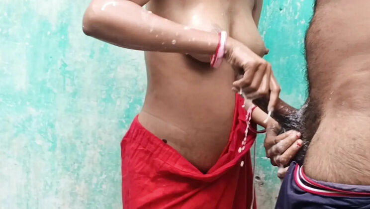 Indian Bhabhi Hidden Recording - Bathing Blowjob & Creampie Action