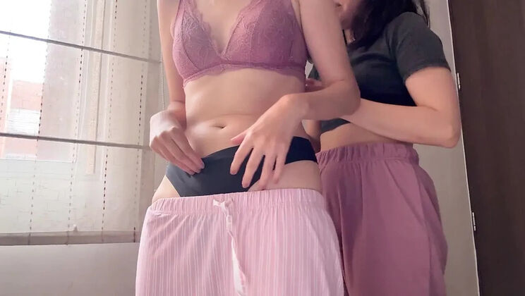 Scarlettandc Colombian Amateur Lesbians Fingering Asses and Moaning with Pleasure