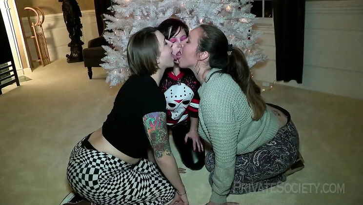 Violette Blakk Lesbian Threesome Feet Licking & Ass Eating in HD